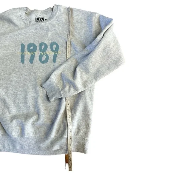 Taylor Swift TS 1989 Spotify Grey Crew Sweatshirt - Picture 6 of 8
